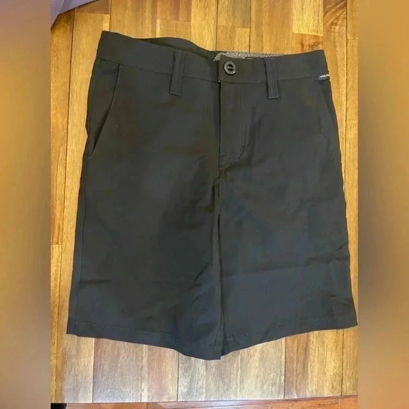Volcom youth shorts - Picture 1 of 4
